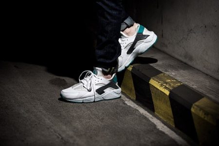 nike-air-huarache-white-turbo-green-1-960x640