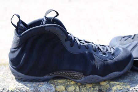nike-foamposite-one-black-suede-0