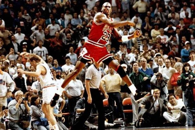 經典絕殺誕生于25 年前的今天，Michael Jordan「The Shot」！