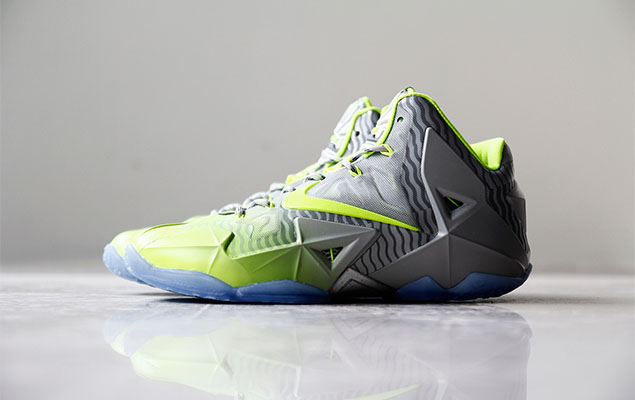 a-closer-look-at-the-nike-lebron-11-metallic-luster-ice-volt-1