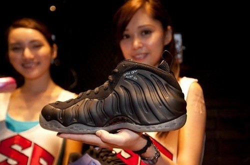 Nike Air Foamposite One Stealth 實鞋曝光