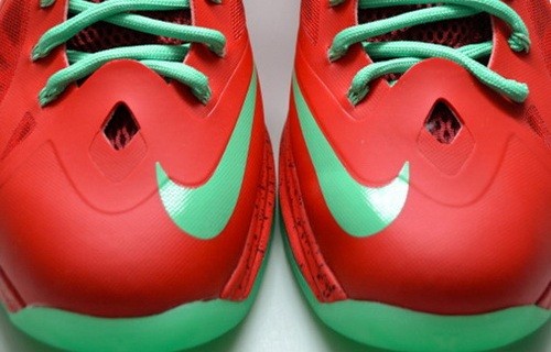 Nike LeBron X Christmas 實鞋現身