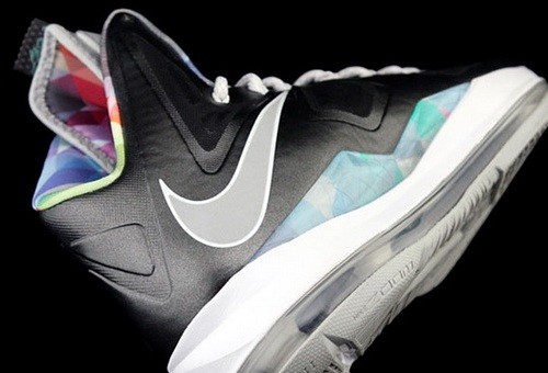 Nike LeBron X Prism 驚豔現身