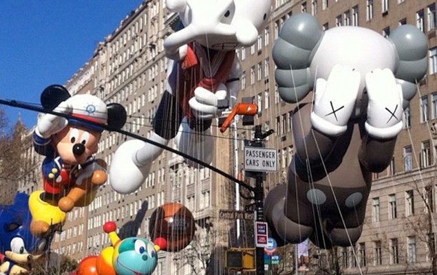 KAWS Companion 巨型氣球 @ Macy’s 感恩節遊行 影片直擊！