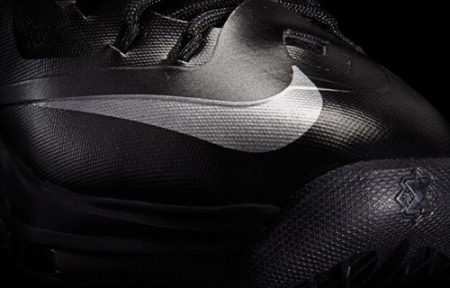 Nike LeBron X Carbon 即將正式發售