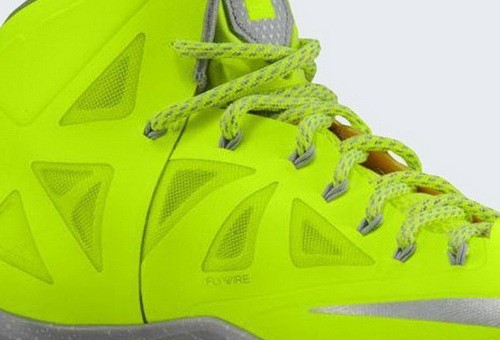 Nike LeBron X Neon 新作登場