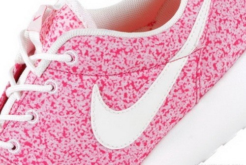 Nike WMNS Roshe Run Pink Force 新作發表