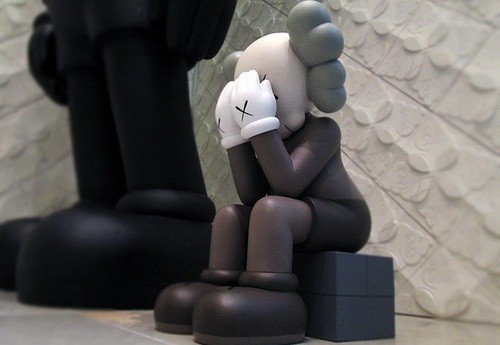 KAWS COMPANION PASSING THROUGH 咖啡色版本 發售宣告