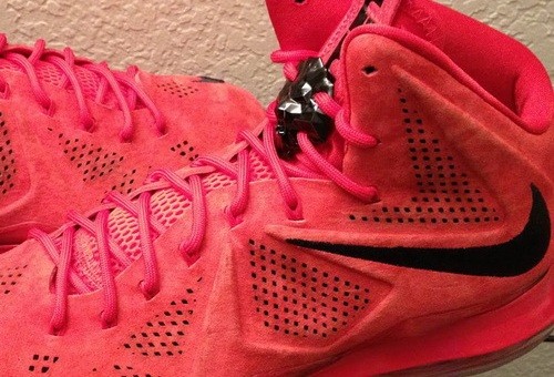 Nike LeBron X EXT Red Suede 實鞋細節新現