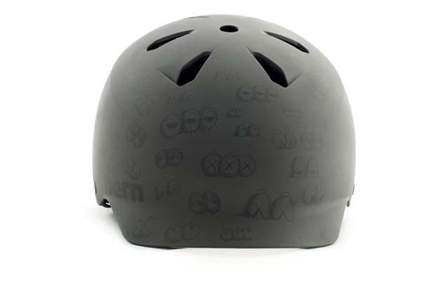 KAWS X Bern Watts 聯名單車頭盔