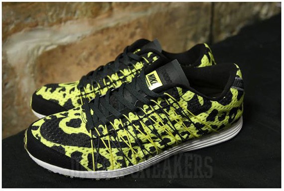 Nike LunarSpider R4 “Leopard” 螢光豹紋樣版鞋登場