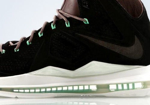 Nike LeBron X EXT Black Suede 發售日期確立