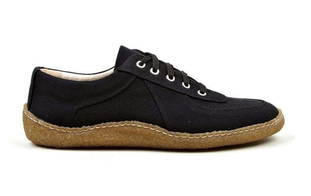 Comme Des Garcons SHIRT Men’s Navy Cotton Canvas Sneaker 全新帆布鞋款釋出