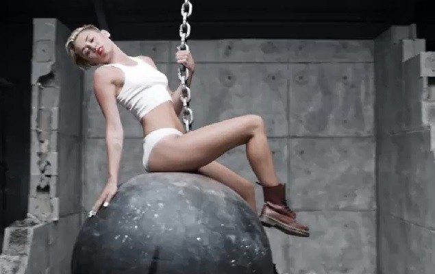Miley Cyrus “Wrecking Ball” 官方MV釋出 by Terry Richardson