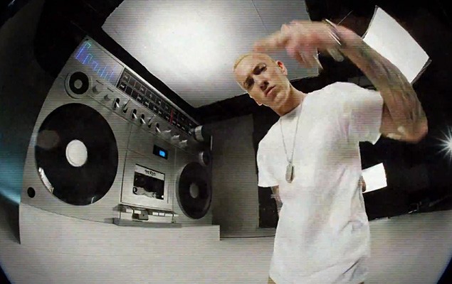Eminem 最新單曲“Berzerk” 官方音樂錄影帶釋出