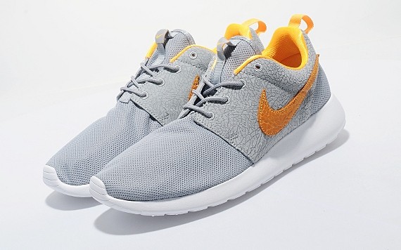 Size? x Nike Roshe Run Cement Collection 限定開販
