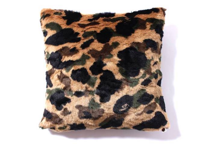 A Bathing Ape 2013秋/冬 1ST CAMO FUR CUSHION 毛絨上陣