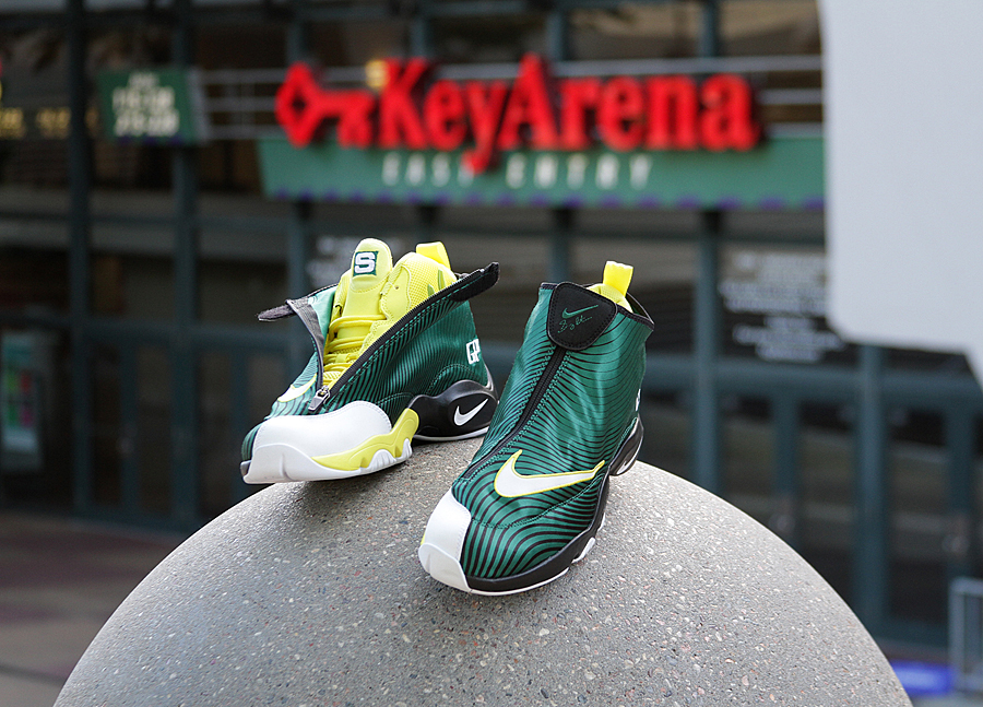 Sole Collector x Nike Zoom Flight ’98 The Glove “Sonic Wave” 細節全貌呈現