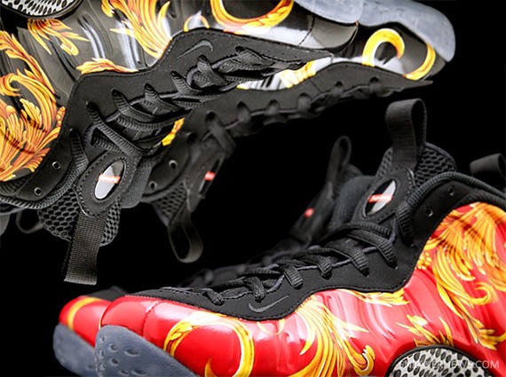 Supreme x Nike Air Foamposite One 黑紅版本車拼