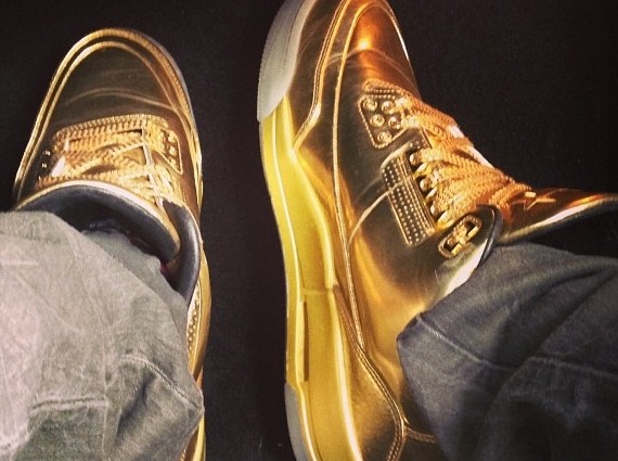 Usher公開著用 Air Jordan 3 Retro “Gold”