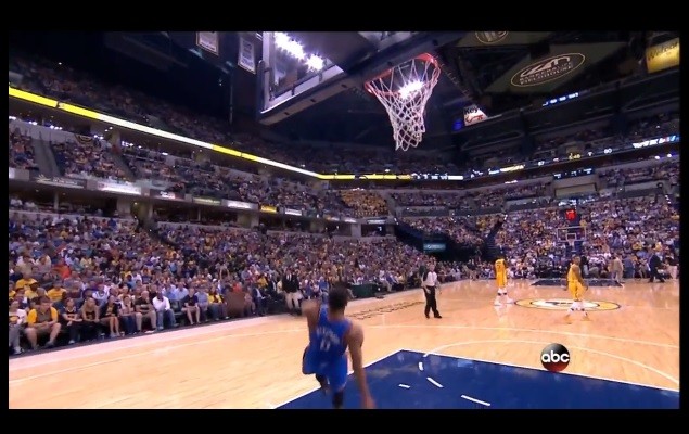 shaqtin’ a fool 見！Russell Westbrook 欲封阻 George Hill 的投射卻摔了一跤