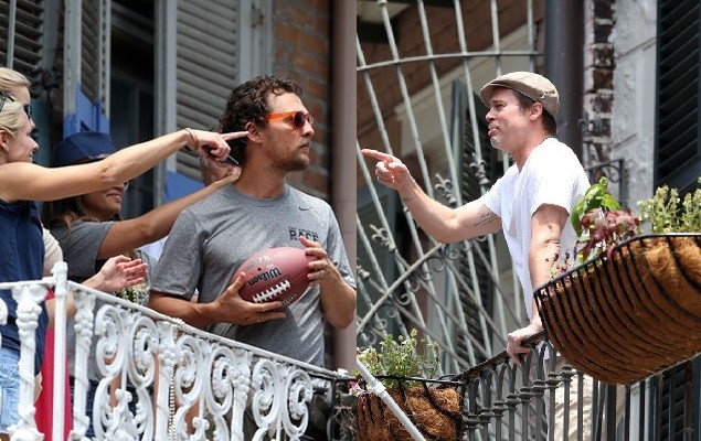 看看影帝 Matthew McConaughey 錄節目時遇到誰住對面了？是 Brad Pitt！