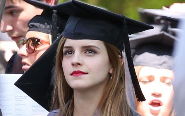我們家妙麗畢業囉！Emma Watson 畢業照亮相