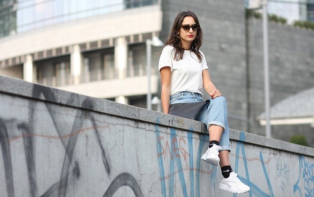 Street Style：Giulia Alborghetti 著用 Maison Martin Margiela、Nike、Prada、Trussardi 等品牌單品