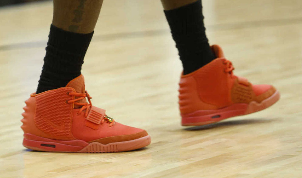 LeBron James 驚豔著用 Nike Air Yeezy 2 “Red October”
