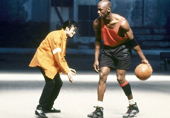 兩個領域的傳奇：Michael Jordan 當年出演 Michael Jackson《Jam》MV 時的拍攝幕後花絮