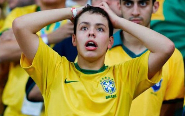 天啊！如果這是夢請把我打醒！巴西球迷各種傷心欲絕的表情