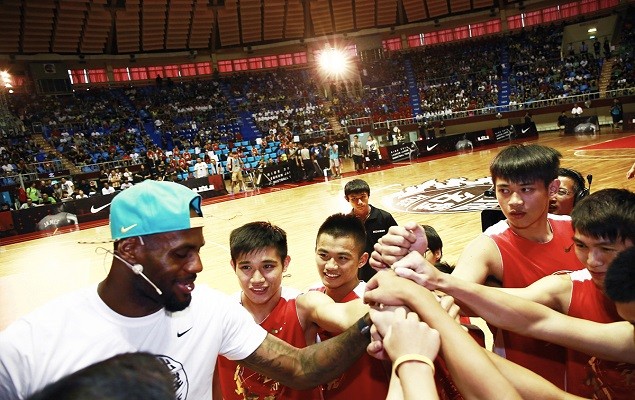 Nike 籃球運動員LeBron James 現身高雄參與“打出名堂”籃球活動海選