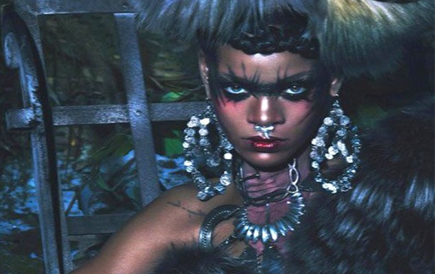 W magazine 賦予 Rihanna ＂世界最瘋狂的時尚偶像 ＂劇照登場！