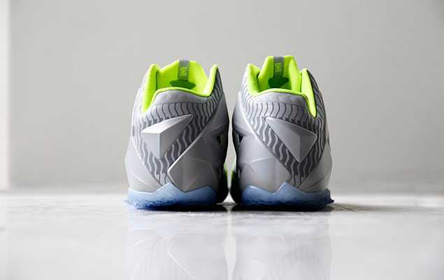 a-closer-look-at-the-nike-lebron-11-metallic-luster-ice-volt-7