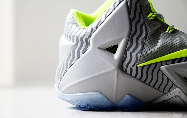 a-closer-look-at-the-nike-lebron-11-metallic-luster-ice-volt-6