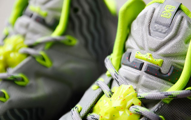 a-closer-look-at-the-nike-lebron-11-metallic-luster-ice-volt-5