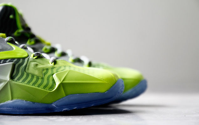 a-closer-look-at-the-nike-lebron-11-metallic-luster-ice-volt-4