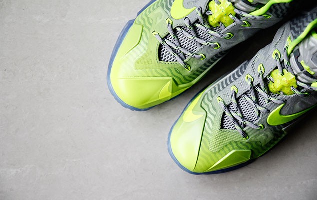 a-closer-look-at-the-nike-lebron-11-metallic-luster-ice-volt-3
