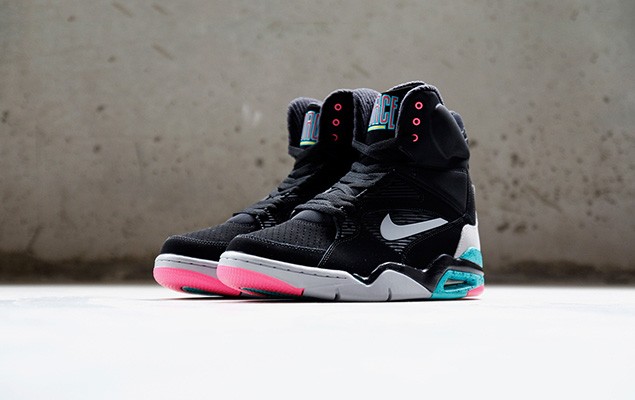 Nike Air Command Force “Spurs” 全新配色鞋款曝光！