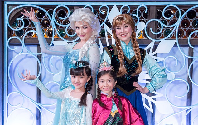 香港迪士尼樂園艾莎女皇、安娜公主首度來台！《冰雪奇緣》特展來到新光三越台中中港店