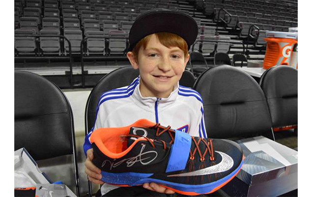 這位男孩失去了他的 KD7 籃球鞋，但想不到 Kevin Durant 竟然…