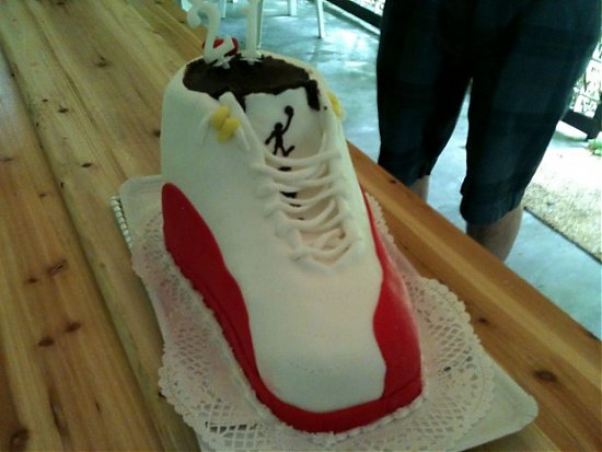 air-jordan-12-xii-birthday-cake-03