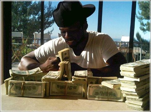 不斷送錢｜50 Cent 持續在個人臉書瘋狂送錢贈予粉絲 最高達 9,000 萬台幣！