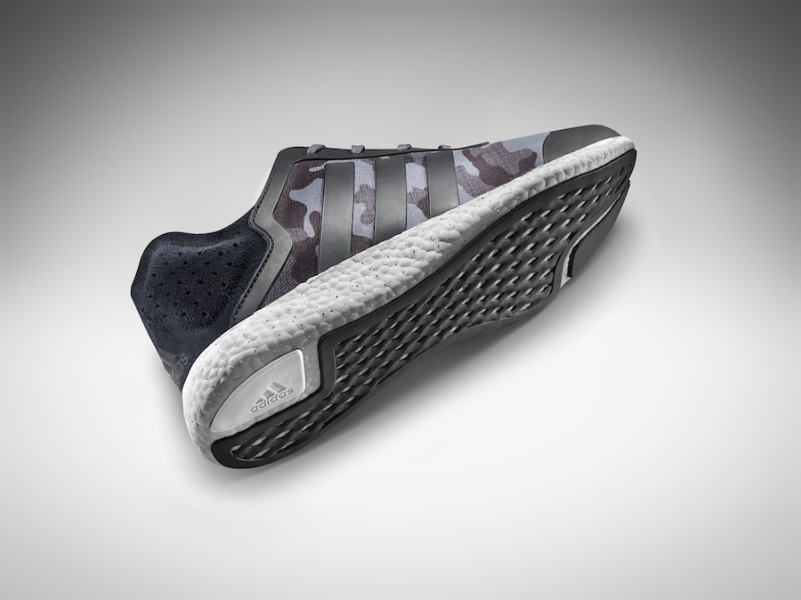 4.adidas Pure Boost於運使用四向透氣鞋面以及無縫線科技，後跟搭配TIRRENINA 麂皮設計增添時尚元素，襯托整體設計