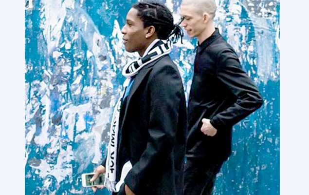 解剖名人穿搭｜ A$AP Rocky  詮釋極簡黑色系穿搭 / Shoes by Alexander McQueen
