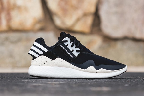 Y-3 Retro Boost 極簡黑白絕美登場