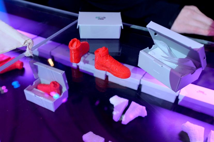 Nike Inside Access Studio Panel現場以3D列印技術製作迷你版的Air Force 1