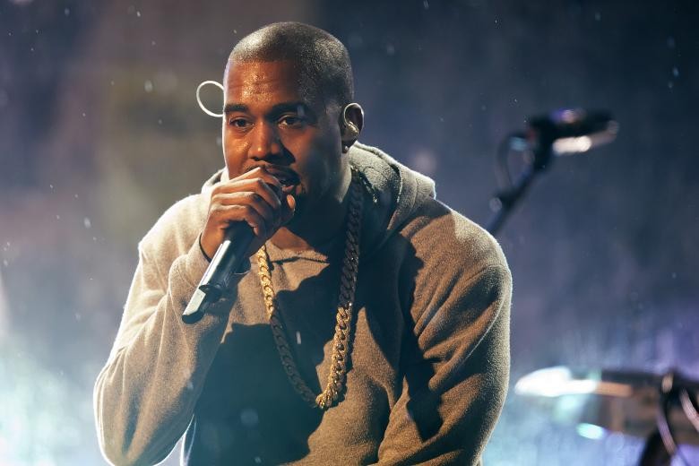Kanye West 於 2015 全美音樂獎首度發表全新單曲 《All Day》
