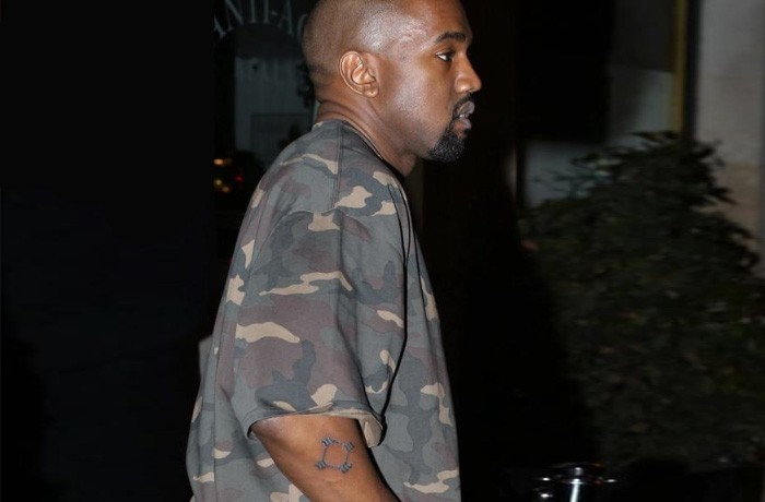 這個意思是？Kanye West 將 “So Help Me God”  專輯設計刺青在自己手臂上