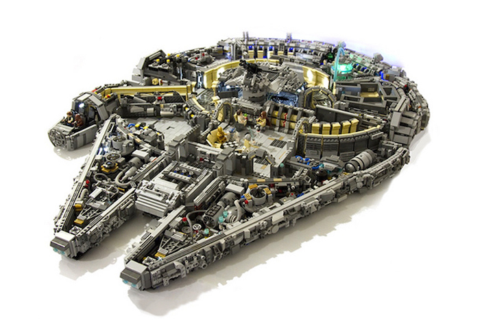 Titans Creation 運用 10,000 塊 LEGO 積木打造星戰千年鷹號飛船